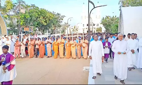 வேளாங்கண்ணி புனித ஆரோக்கிய மாதா பேராலயத்தில் சிலுவை பாதை ஊர்வலம்