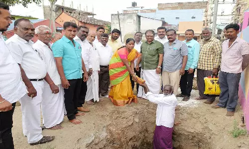 குடியாத்தம் நகராட்சியில் ரேசன்கடை, கழிவு நீர் கால்வாய்கள் கட்டும் பணி