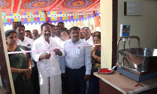 பெண்கள் மட்டுமே பணியாற்றும் ரேசன் கடை திறப்பு