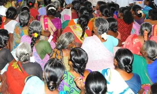 கலெக்டரிடம் பெண்கள் முறையீடு