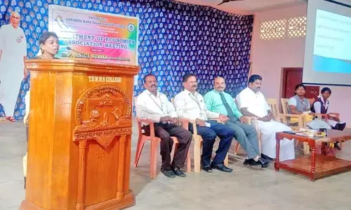 நெல்லை தட்சண மாற நாடார் சங்கம் கல்லூரியில் பொருளியல் மன்ற விழா