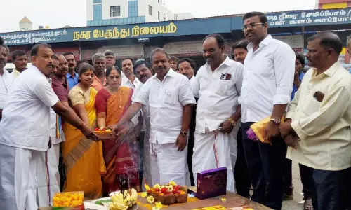 தருமபுரி பேருந்து நிலையத்தில் பயணியர் நிழற்கூடம் அமைக்கும் பணி