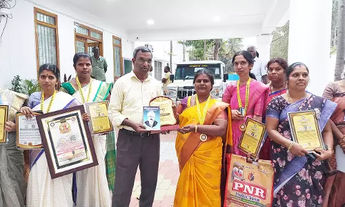 8 ஆயிரம் ஆடியோக்களை ஒளிபரப்பி அரசு பள்ளி ஆசிரியர்கள், மாணவிகள் உலக சாதனை