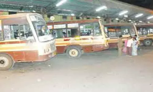 மதுரையில் இரவு நேர பஸ்கள் குறைப்பால் பயணிகள் கடும் அவதி