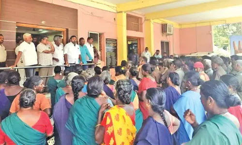 குமாரபாளையம் நகராட்சியில் துப்புரவு பணியாளர்களுடன் சேர்மன் அறிவுரை