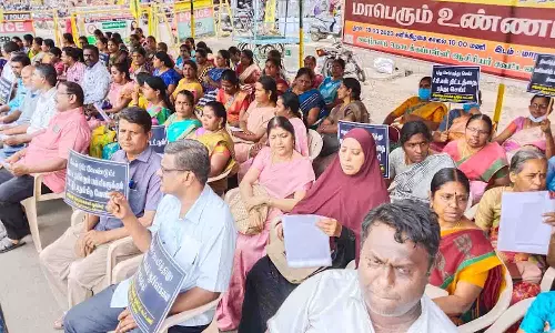 20 அம்ச கோரிக்கைகளை வலியுறுத்தி - தமிழ்நாடு தொடக்கப்பள்ளி ஆசிரியர்கள் உண்ணாவிரதம்
