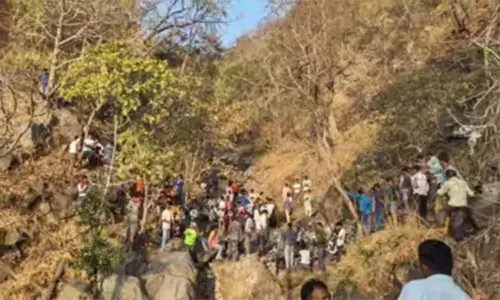 மத்திய பிரதேசத்தில் பயிற்சி விமானம் விழுந்து நொறுங்கியது- 2 பைலட்டுகள் பலி