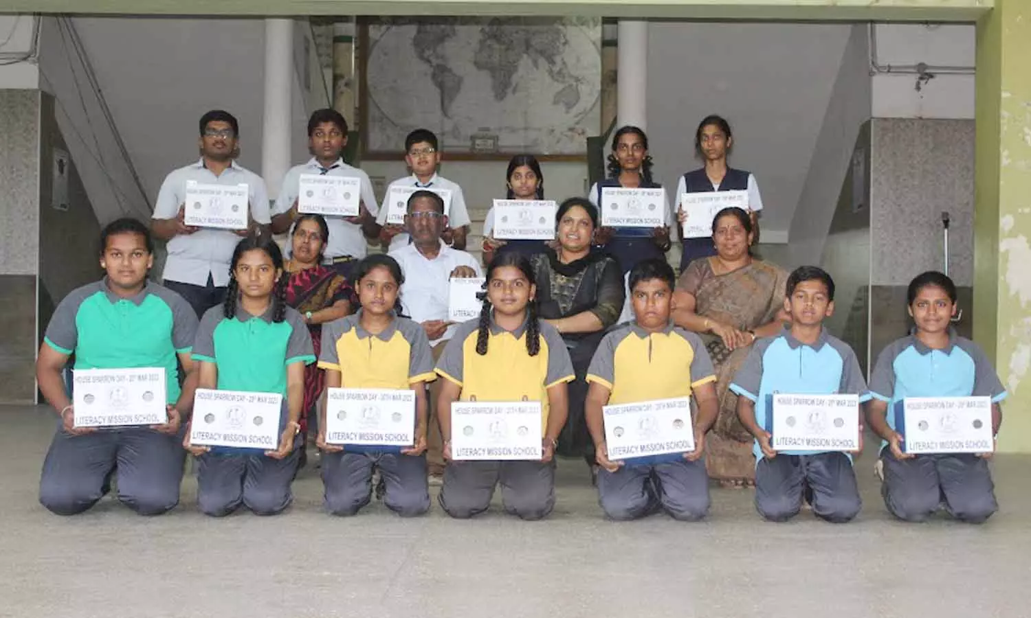 சாமளாபுரம் லிட்ரசி மிஷன் மெட்ரிக் பள்ளிமாணவர்களுக்கு சிட்டுக்குருவி கூடுகள் சாமளாபுரம் லிட்ரசி மிஷன் மெட்ரிக் பள்ளிமாணவர்களுக்கு சிட்டுக்குருவி கூடுகள்