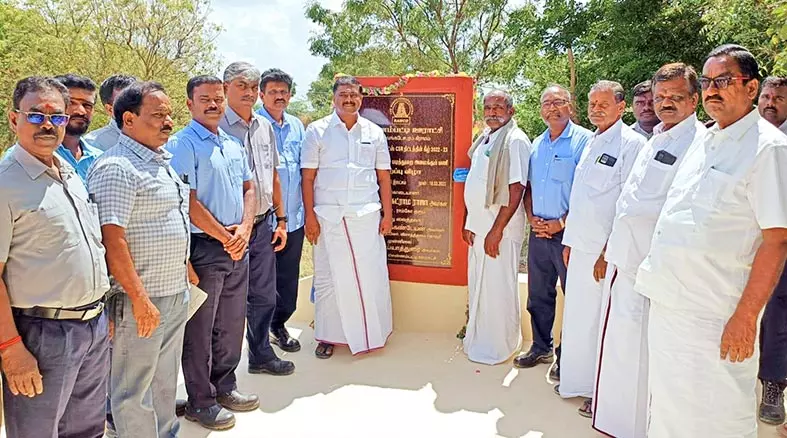 விளாத்திகுளம் அருகே  புதிய சமுதாய நலக்கூடம் - எம்.எல்.ஏ. திறந்து வைத்தார்