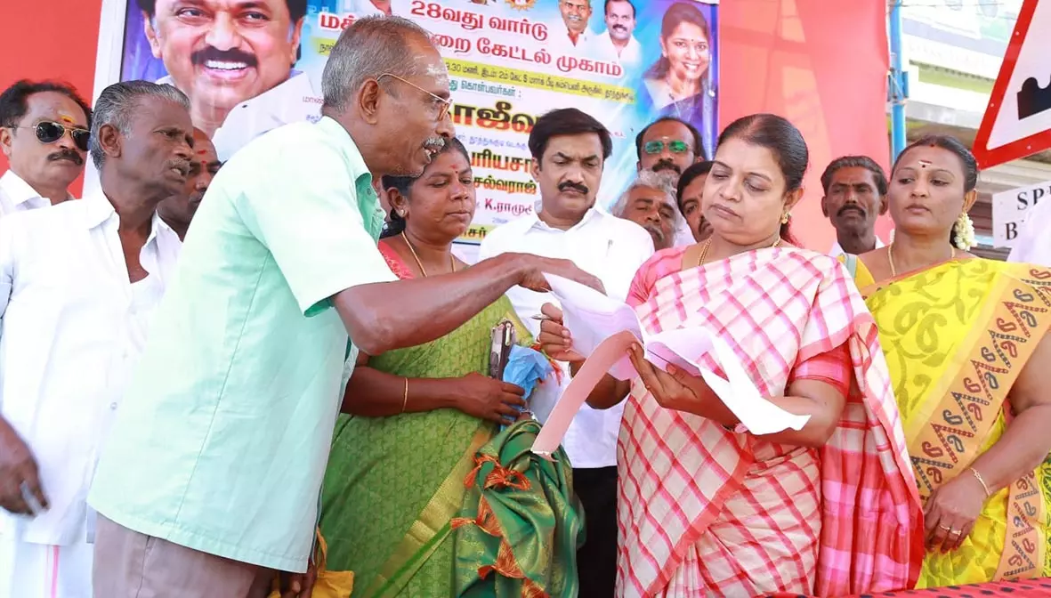 தூத்துக்குடியில் 3-வது நாளாக பொதுமக்களிடம் குறைகளை கேட்ட அமைச்சர் கீதாஜீவன்