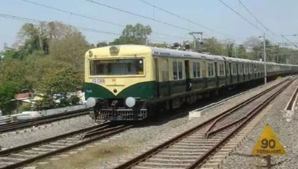 தாம்பரம்-செங்கல்பட்டு இடையே கூடுதல் மின்சார ரெயில் இயக்கப்படுமா?: பயணிகள் எதிர்பார்ப்பு தாம்பரம்-செங்கல்பட்டு இடையே கூடுதல் மின்சார ரெயில் இயக்கப்படுமா?: பயணிகள் எதிர்பார்ப்பு