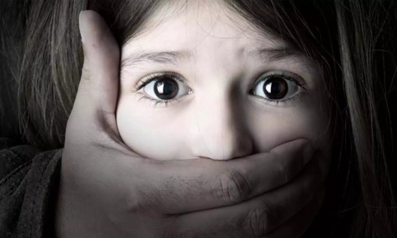 13 வயது சிறுமி பாலியல் பலாத்காரம் 13 வயது சிறுமி பாலியல் பலாத்காரம்