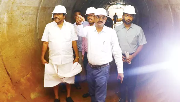 சென்னை நகரில் தண்ணீர் சப்ளையை அதிகரிக்க செம்பரம்பாக்கத்தில் இருந்து கோயம்பேடு வரை 2-வது ராட்சத குடிநீர் குழாய் பதிப்பு சென்னை நகரில் தண்ணீர் சப்ளையை அதிகரிக்க செம்பரம்பாக்கத்தில் இருந்து கோயம்பேடு வரை 2-வது ராட்சத குடிநீர் குழாய் பதிப்பு