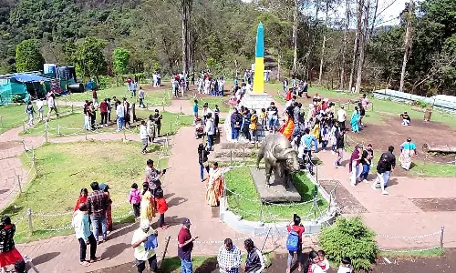 சாரல் மழையுடன் இதமான சீதோஷ்ணம்- கொடைக்கானலில் குவிந்த வெளிமாநில சுற்றுலா பயணிகள்