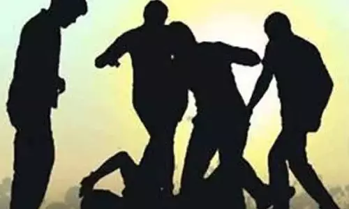 சேலம் புதிய பஸ் நிலையத்தில் பெண்ணிடம் சில்மிஷம் செய்த வாலிபருக்கு தர்ம அடி