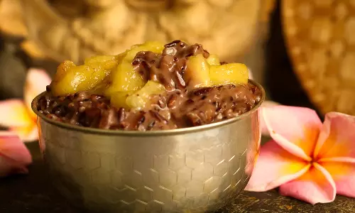 அடுப்பில்லா சமையல்: சிவப்பு அவல் வாழைப்பழ புட்டிங்