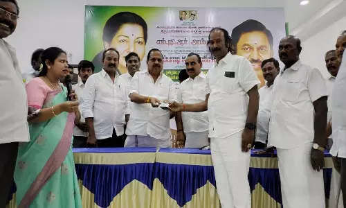 50 ஆயிரம் அ.தி.மு.க. உறுப்பினர்களுக்கு அடையாள அட்டை