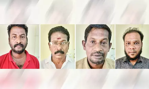 புதுச்சேரியில் இருந்து நாகைக்கு மதுபாட்டில்கள் கடத்திய 4 பேர் கைது