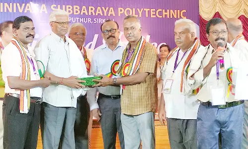 அரசு கல்லூரியில் முன்னாள் மாணவர்கள் சந்திப்பு நிகழ்ச்சி