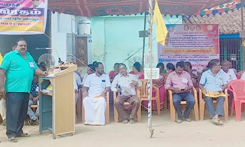 தமிழ்நாடு தொடக்கப்பள்ளி ஆசிரியர் கூட்டணியினர் உண்ணாவிரதம்