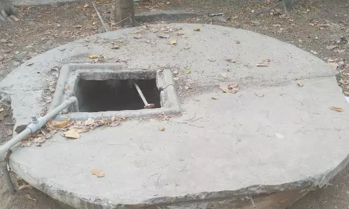 திறந்த நிலையில் காணப்படும் குடிநீர் தொட்டி