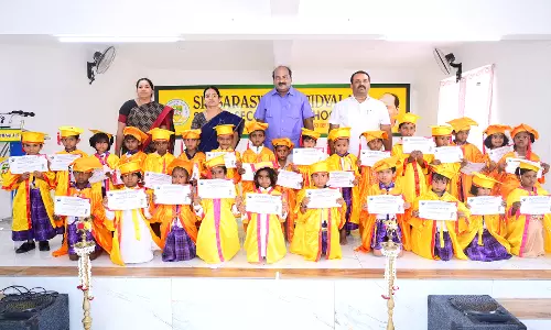 ஸ்ரீ சரஸ்வதி வித்யாலயா பள்ளியில் மழலையர்களுக்கு பட்டமளிப்பு விழா