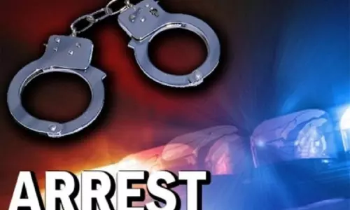 கர்நாடக மது கடத்திய 4 பேர் கைது