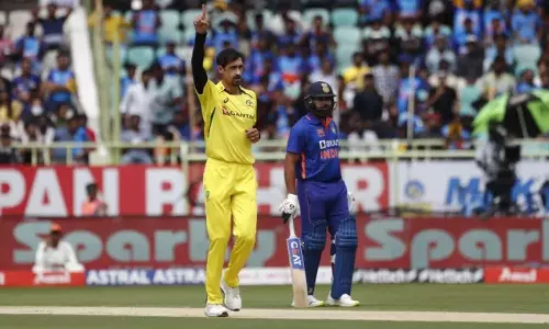 2வது ஒருநாள் கிரிக்கெட் போட்டி- ஆஸி. பந்துவீச்சை சமாளிக்க முடியாமல் 117 ரன்களில் சுருண்டது இந்தியா