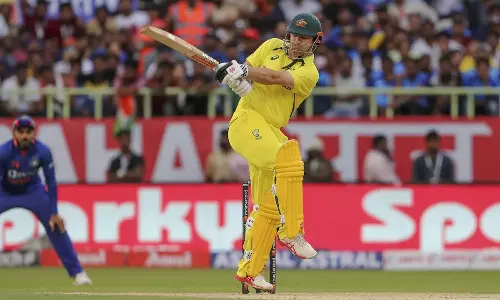 2வது ஒரு நாள் போட்டி: 10 விக்கெட் வித்தியாசத்தில் இந்தியாவை வீழ்த்தி ஆஸ்திரேலியா அபார வெற்றி