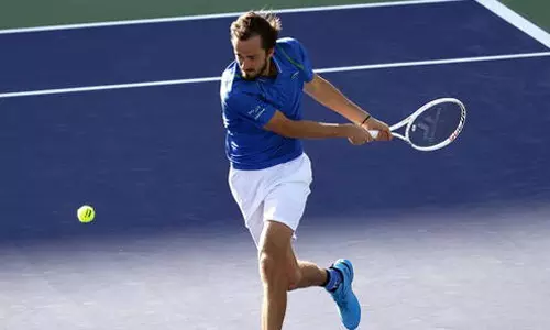 இண்டியன்வெல்ஸ் டென்னிஸ் - இறுதிப்போட்டிக்கு முன்னேறினர் மெத்வதேவ், அல்காரஸ்