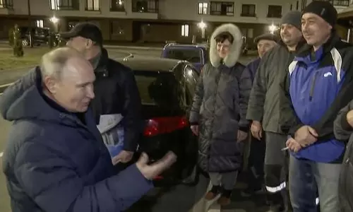 உக்ரைனின் மரியுபோல் நகருக்குள் முதல் முறையாக சென்ற ரஷிய அதிபர் புதின்