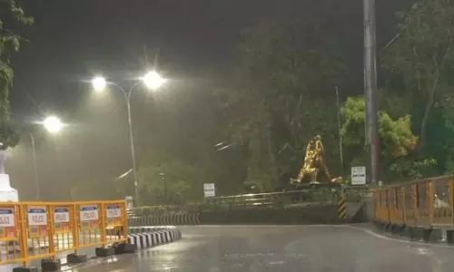 சென்னையில் அதிகாலை முதல் காற்றுடன் கூடிய மழை