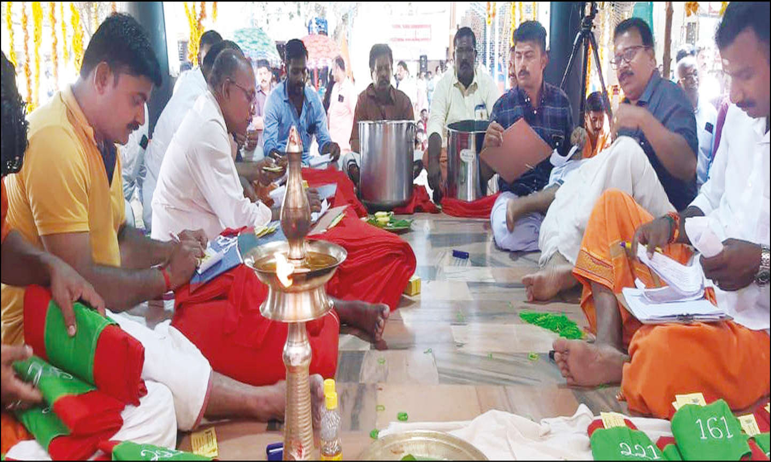 கொல்லங்கோடு பத்ரகாளி அம்மன் கோவிலில் தூக்க நேர்ச்சை நிறைவேற்ற 1,352 குழந்தைகளின் பெயர் பதிவு