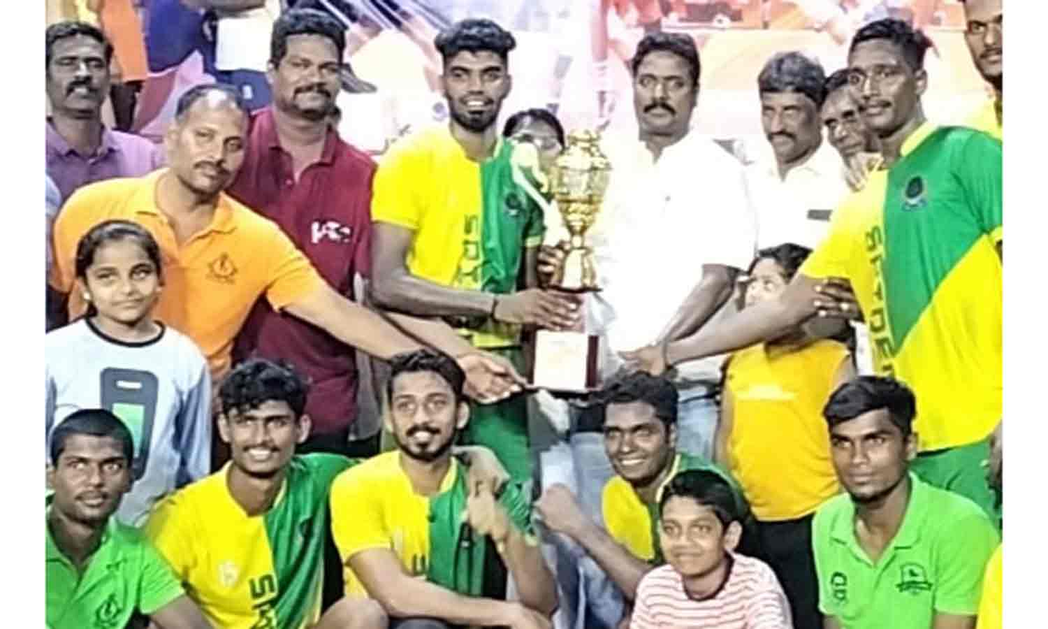 மாநில கைப்பந்து போட்டியில் ஸ்பைடர் அணி வெற்றி