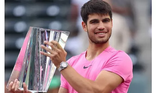 இண்டியன்வெல்ஸ் டென்னிஸ் - மெத்வதேவை வீழ்த்தி கோப்பையை வென்றார் அல்காரஸ்