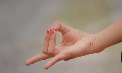 நீர்க்கோவைப் பிரச்சனையால் வரும் தலைவலியை குணமாக்கும் மான் முத்திரை