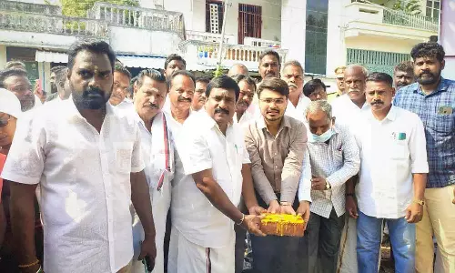 நடைபாதை அமைக்கும் பணி-  சிவா எம்.எல்.ஏ. தொடங்கி வைத்தார்