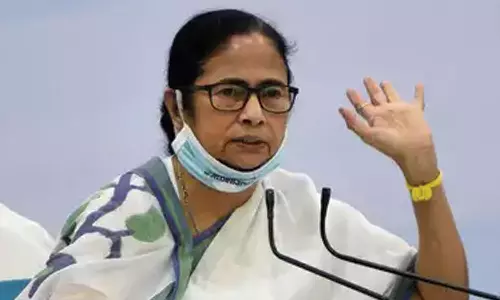 பாராளுமன்றத்தை முடக்கி ராகுல்காந்தியை ஹீரோவாக்க பா.ஜனதா முயற்சிக்கிறது- மம்தா பானர்ஜி குற்றச்சாட்டு