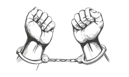 கொத்தனாரை தாக்கியவர் கைது