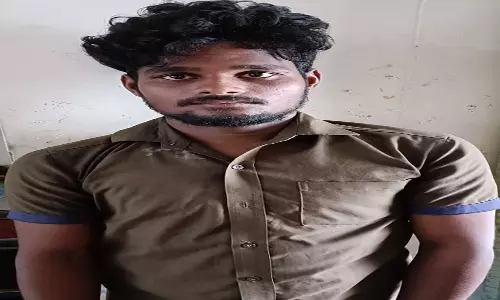 தியாகதுருகம் அருகே  பஸ்சில் சென்ற மாணவியை தாக்கிய வாலிபர் கைது