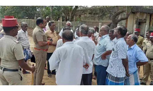 உருவ பொம்மை எரிப்பு மற்றும் சாலை மறியல் போராட்டம்