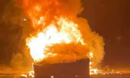 பரமத்தி அருகே குடிசை வீட்டில் திடீர் தீ விபத்து