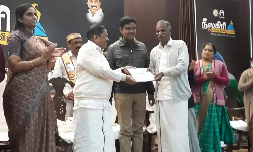 ஊட்டி புத்தகத் திருவிழா-நன்கொடை வழங்கியவர்களுக்கு பாராட்டு சான்றிதழ்