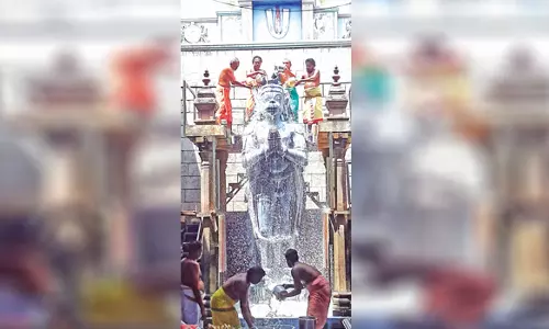 நாமக்கல் ஆஞ்சநேயருக்கு 1008 லிட்டர் பால் அபிஷேகம்