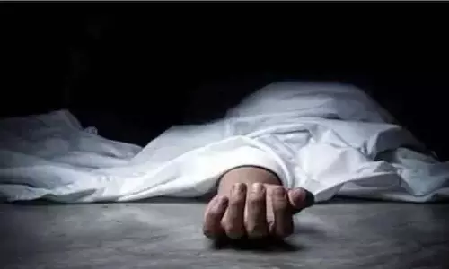 கழிவு நீர் குட்டையில் வாலிபர் பிணம்