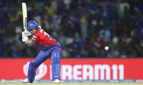 மும்பை அணியை ஊதித்தள்ளியது டெல்லி கேப்பிட்டல்ஸ்- புள்ளி பட்டியலில் முதலிடத்திற்கு முன்னேற்றம்