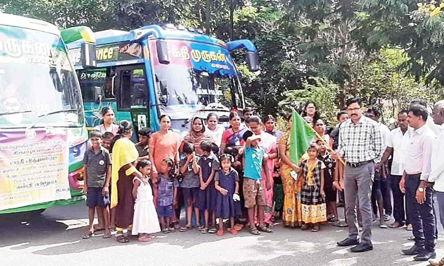 திருப்பூரில் இருந்து கல்விச்சுற்றுலா சென்ற மாற்றுத்திறனாளி குழந்தைகள்