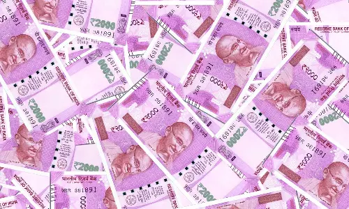 கேரளாவில் கடனுக்கு லாட்டரி சீட்டு வாங்கிய கூலி தொழிலாளிக்கு ரூ.75 லட்சம் பரிசு