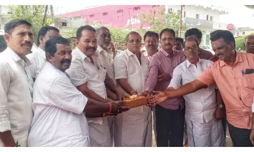 சாலை புதுப்பிக்கும் பணி-சபாநாயகர் செல்வம் பணியை தொடங்கி வைத்தார்