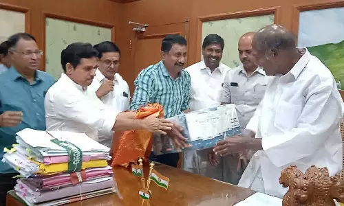 முதல்-அமைச்சர் ரங்கசாமிக்கு 1000 முகவசம் வழங்கி பாராட்டிய தொழில்முனைவோர்